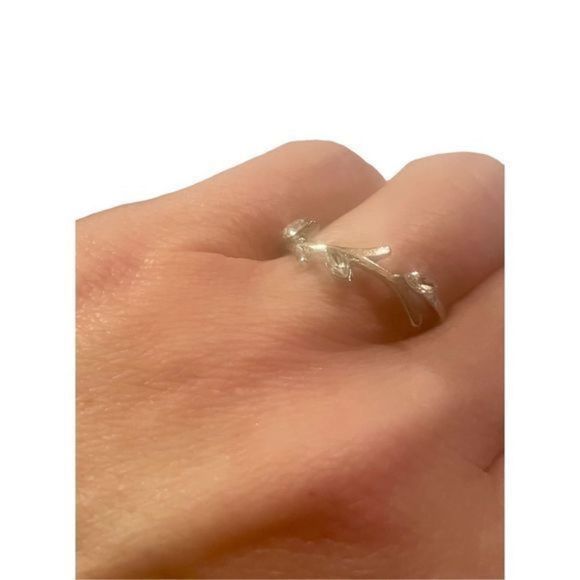 WHITE SAPPHIRE N SILVER VINE RING - Picture 1 of 7